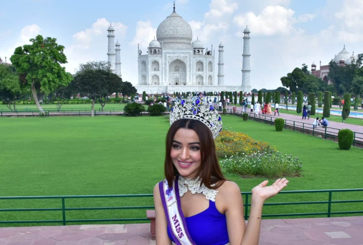 Zoya Afroz and Divija Gambhir visit Taj Mahal
