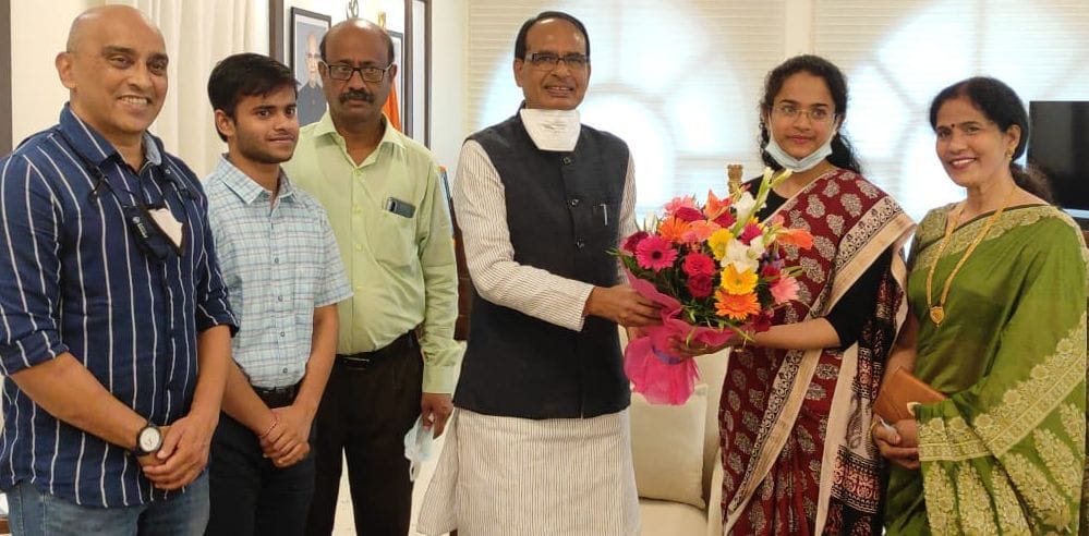 fathepur news,Naseniya's daughter was honored by the CM of MP