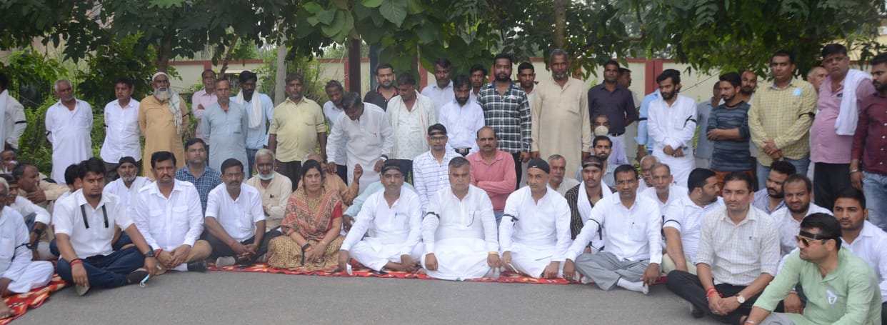MLAs surrounded SSP office, gave arrest
