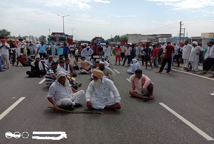 Paddy procurement did not start in Karnal farmers blocked the national highway