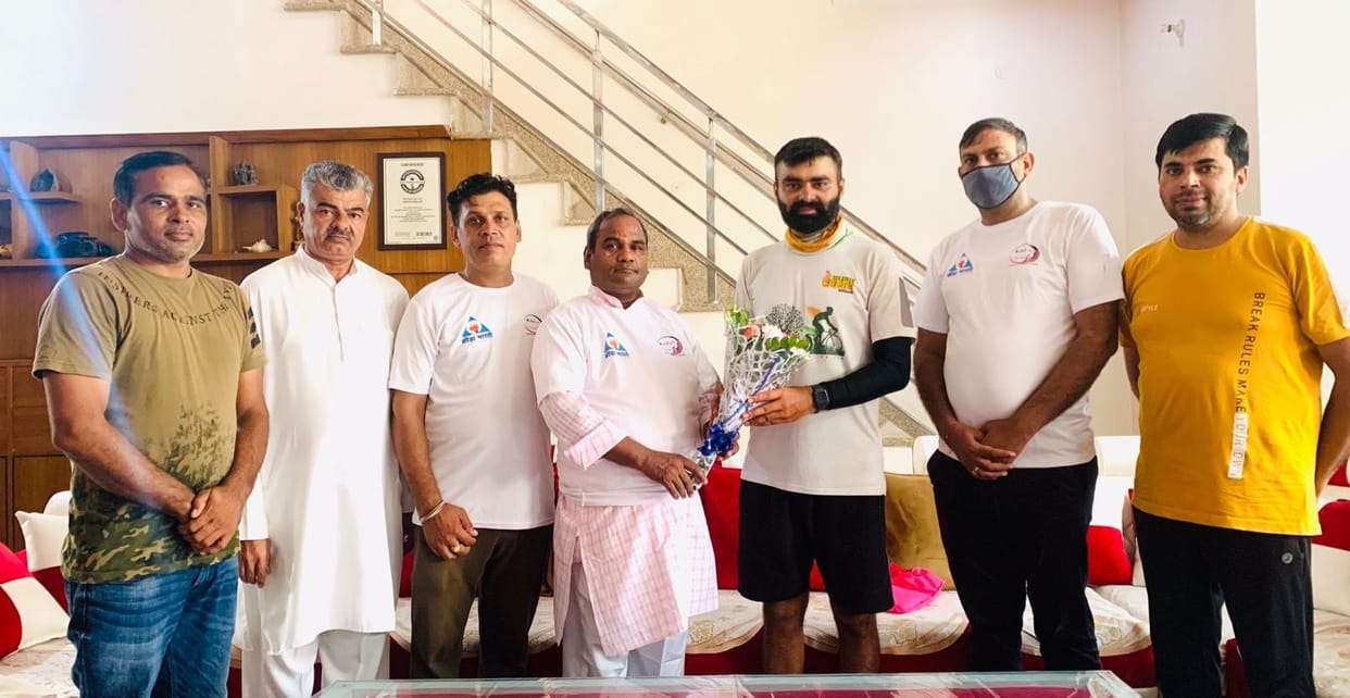 arun malik completes 2300 km cycle journey
