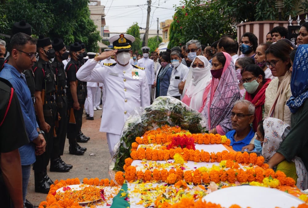 Uttarakhand Mount Trishul Avalanche: Lieutenant Commander Anant Kukreti Martyred after five months of marriage Photos