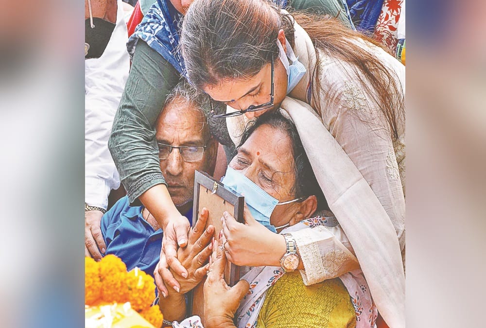 Uttarakhand Mount Trishul Avalanche: Lieutenant Commander Anant Kukreti Martyred after five months of marriage Photos