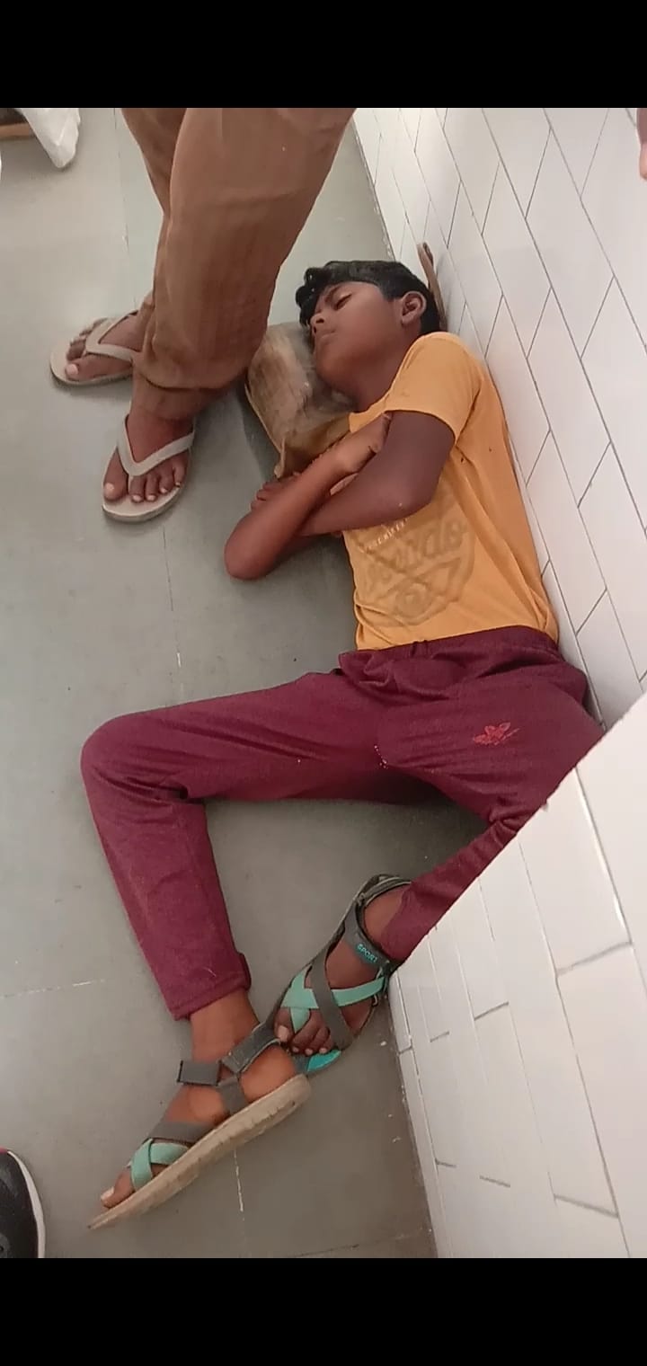 Two patients on one bed, tired in line, children lying on the floor