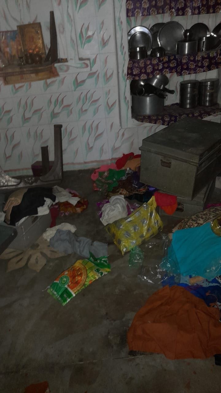 Lakhs of rupees stolen from six houses