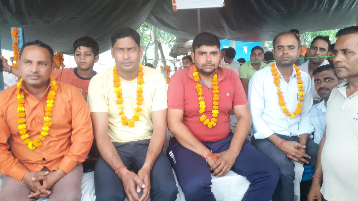 employees started hunger strike