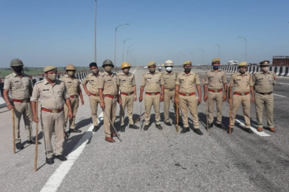 UP: The police department has tightened its waist to stop the farmers' movement at any cost.
