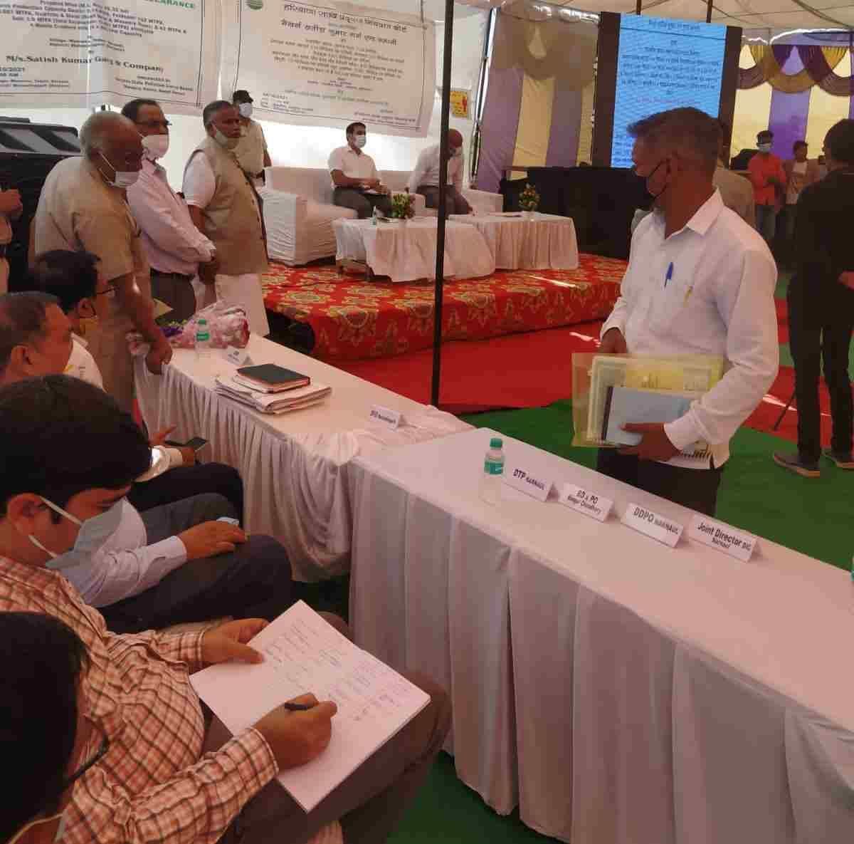 Congress leader was beaten up for opposing mining, there was a lot of uproar in the public hearing