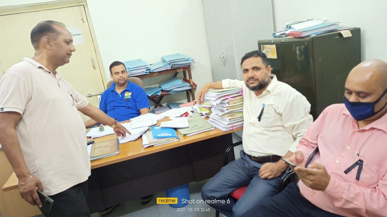 Employees reached office wearing black band