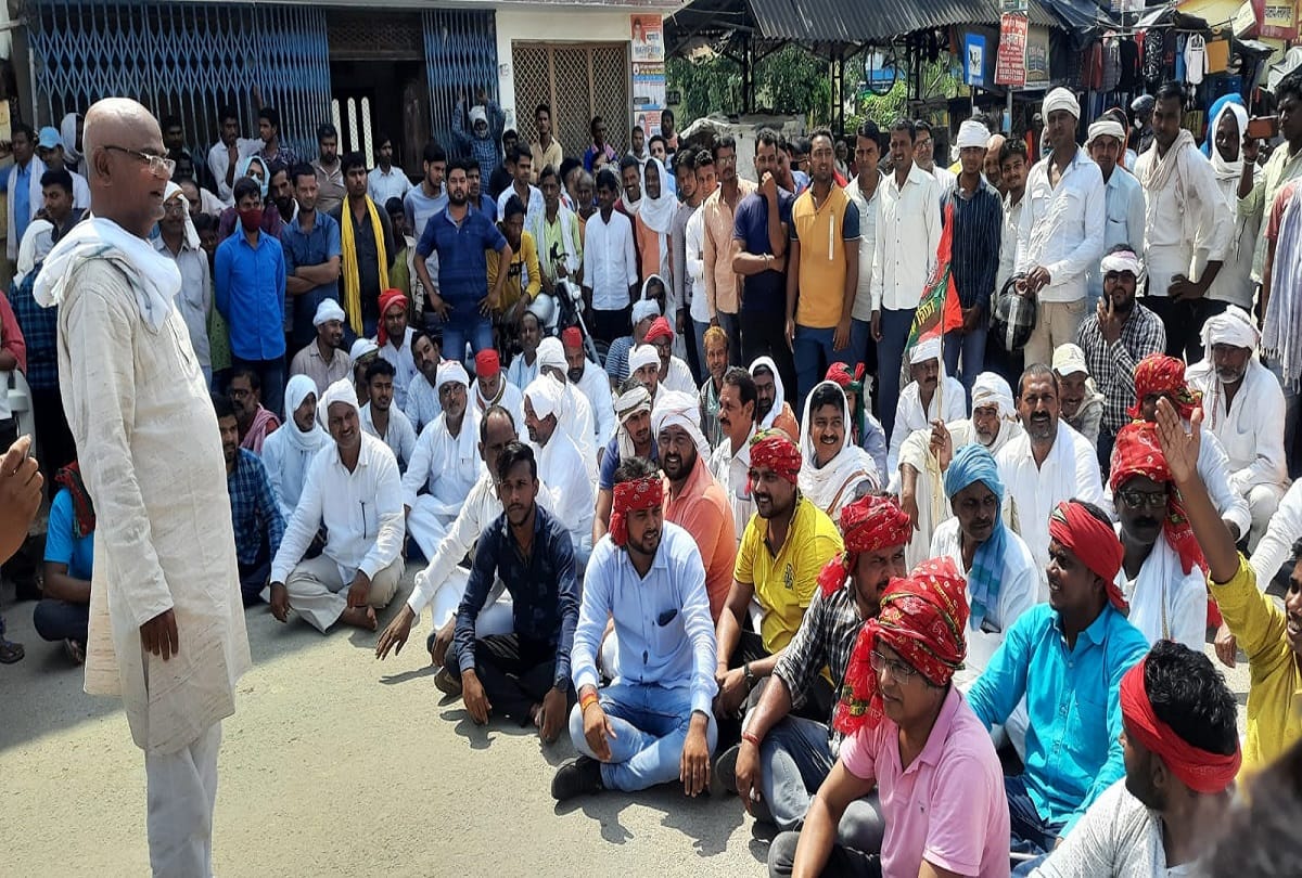 Lakhimpur Kheri Violence samajwady party angry after akhilesh yadav take in custody sp workers protest varanasi varanasi and purvanchal