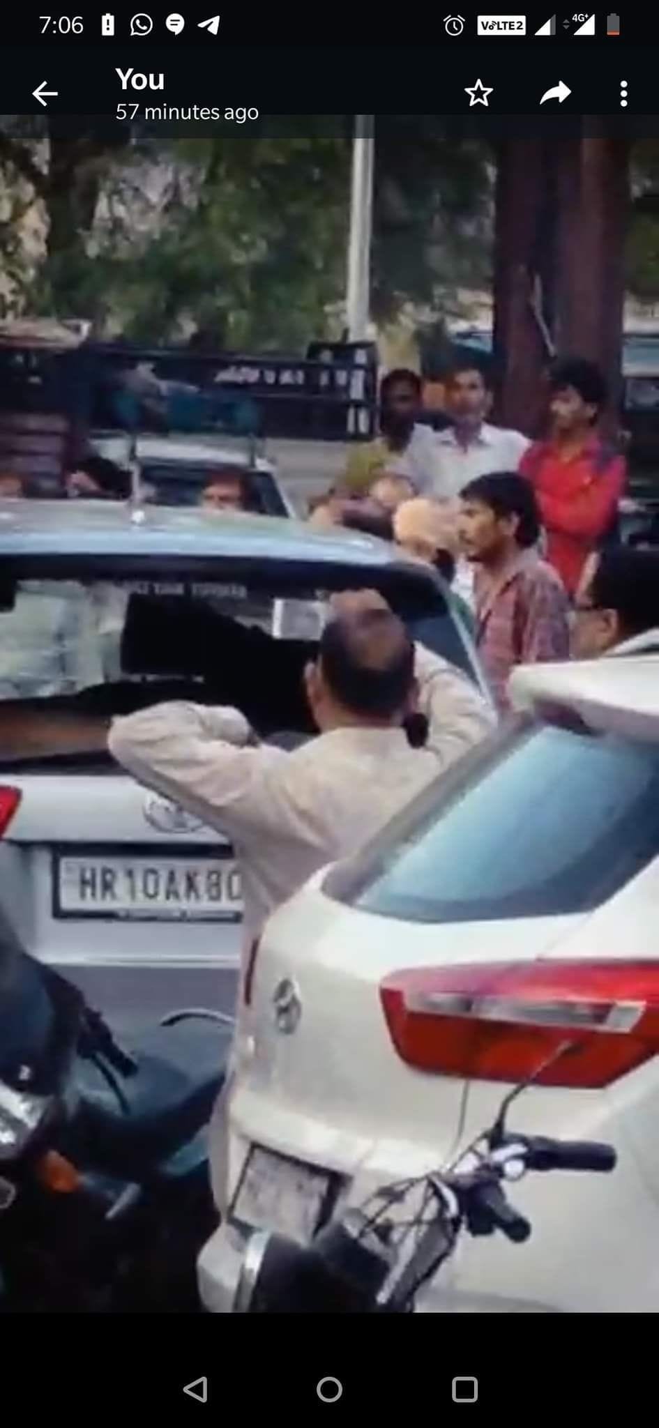 The farmers of the former CM's media advisor Rajiv Jain broke the glass