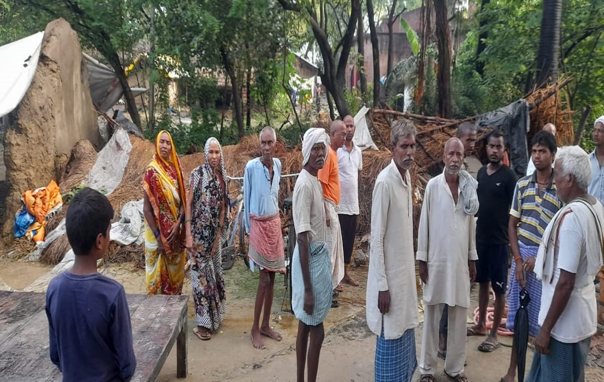 Rain in azamgarh All schools in urban area closed till 5 October  woman dies due to collapse of house
