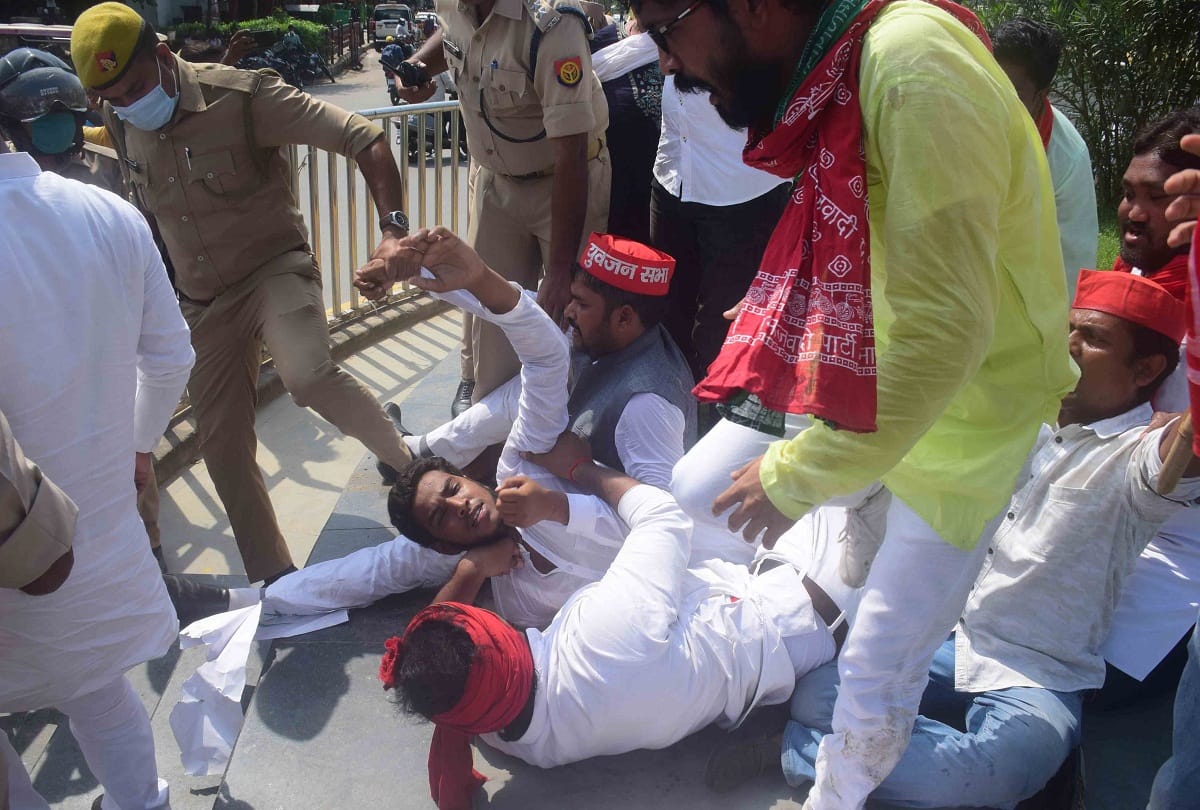 Lakhimpur Kheri incident: Demonstration of spies, many arrested for trying to burn CM's effigy