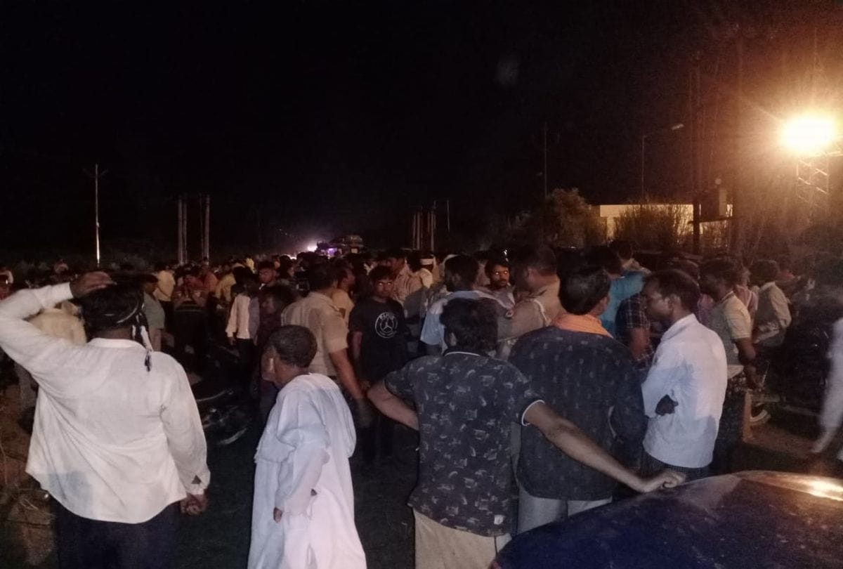Bike Accident Young Man Die Villagers Jam Road Mathura News