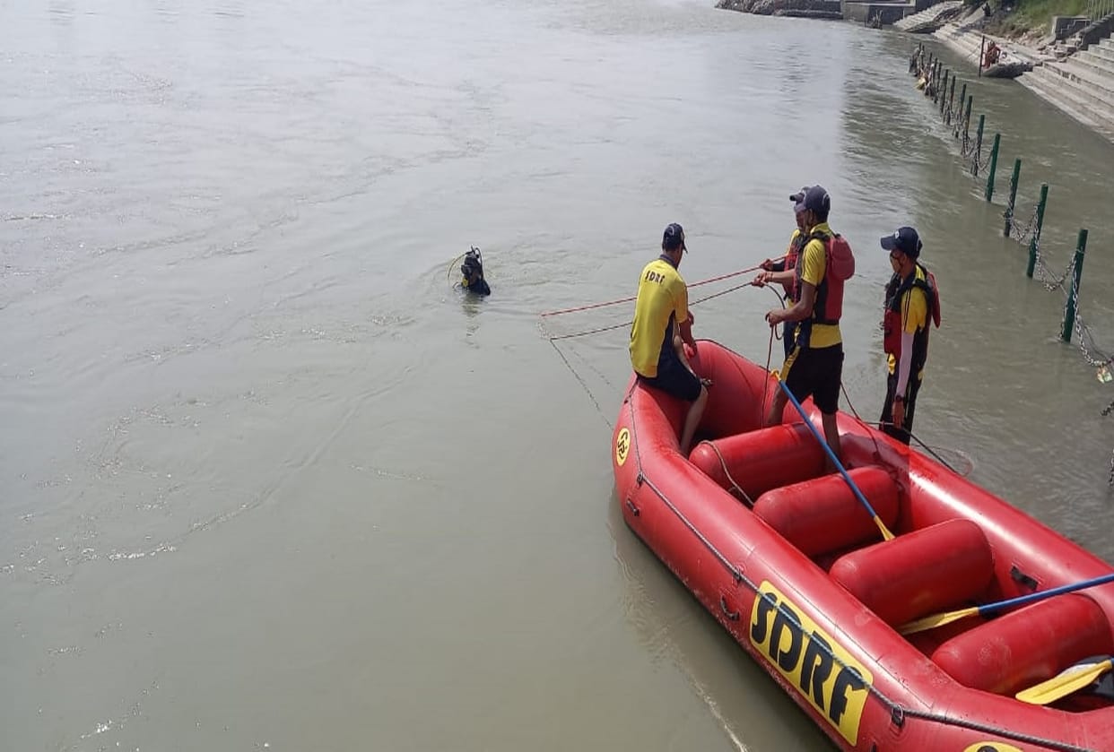 haridwar news: Ghaziabad devotee who came to offer tarpan drowned in Ganga