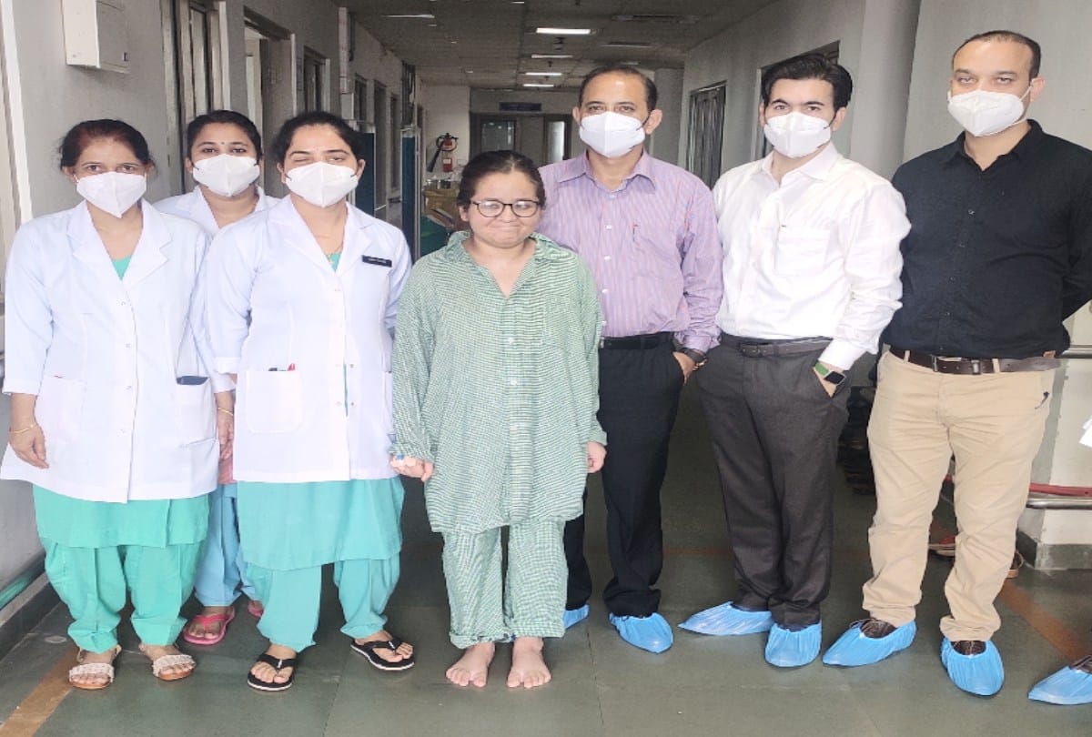 Physicians of Medical College Tanda performed the first successful surgery of scoliosis in Himachal