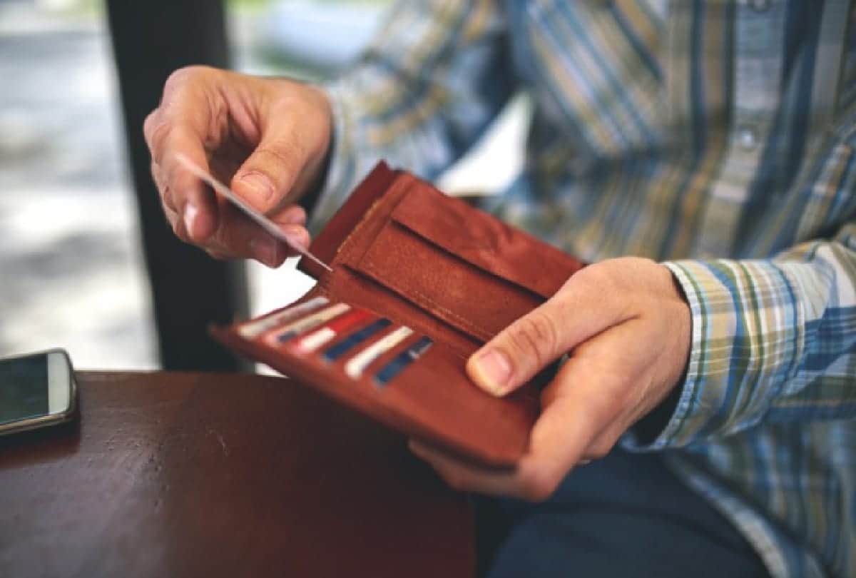 Vastu Tips for money Never Keep these things in your Wallet otherwise you may face big economic problems