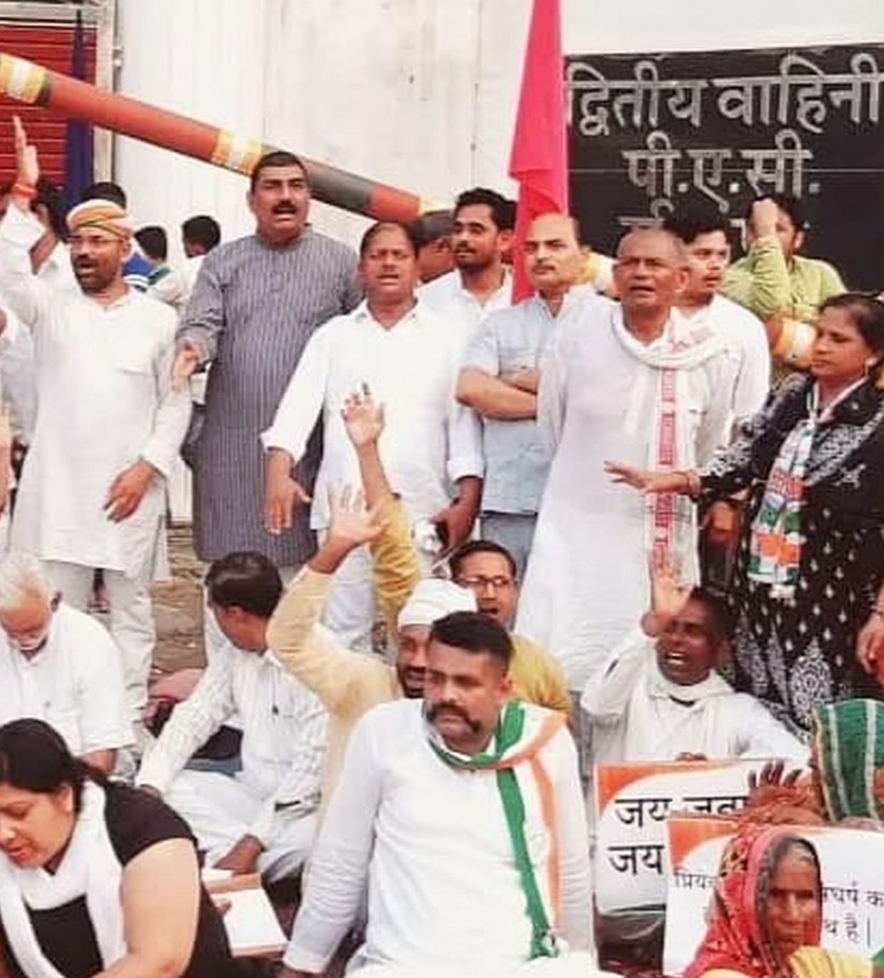 Congressmen of Amethi started Satyagraha in Sitapur