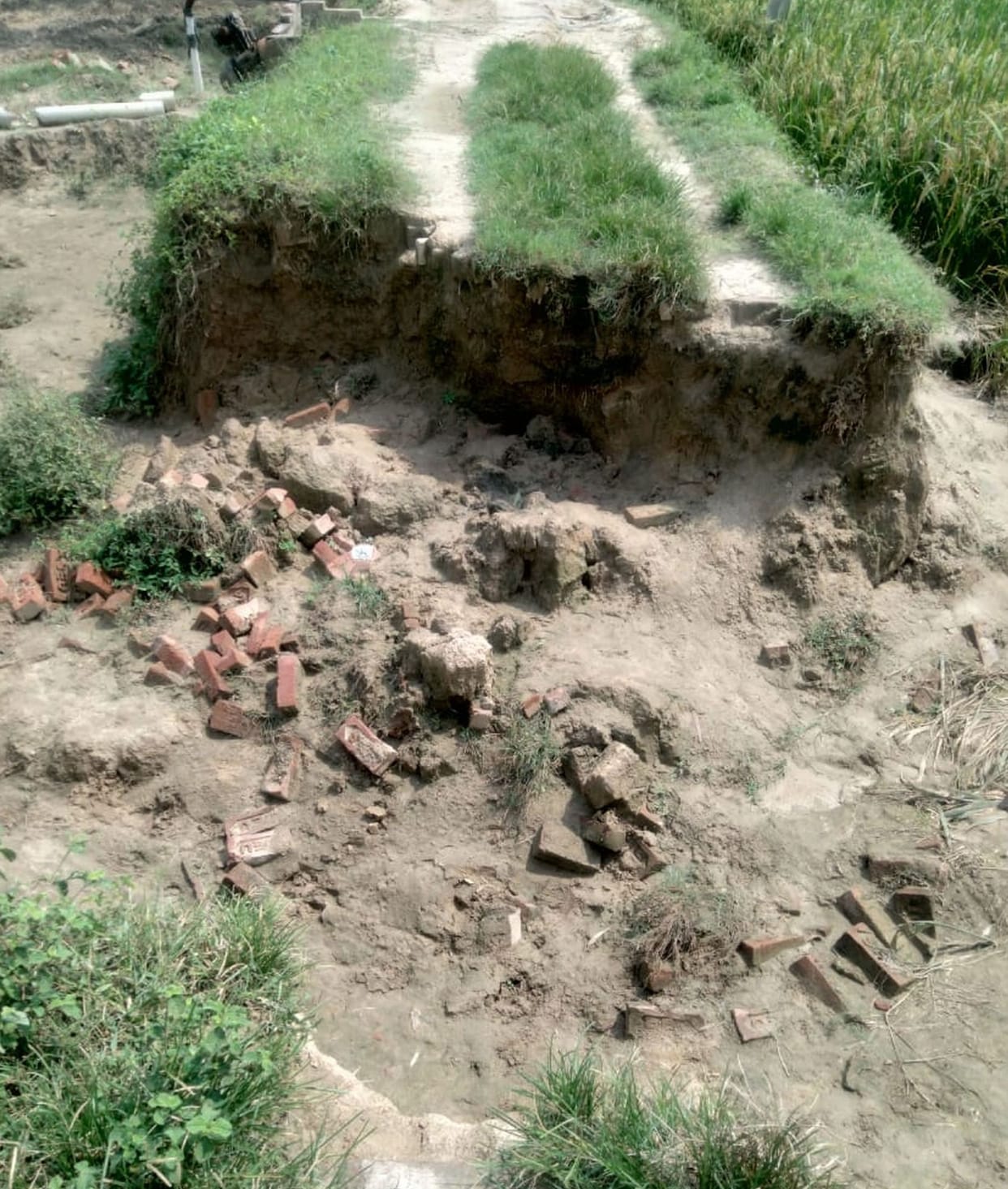 Road of people of three villages obstructed for 20 days