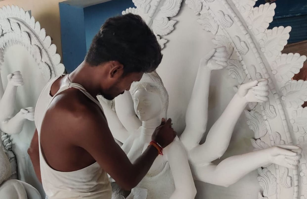 Craftsmen of goddess statues struggling with inflation