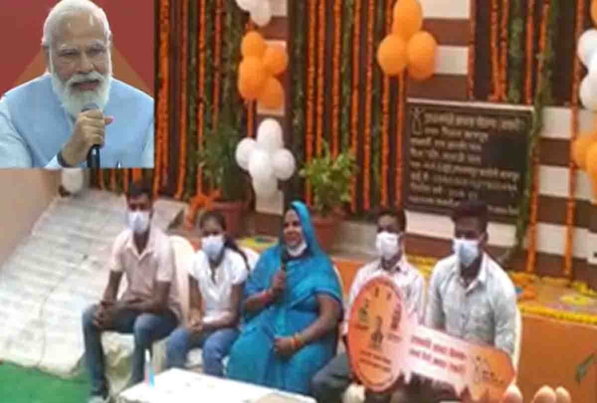 PM Talks to the beneficiary of the Pradhan Mantri Awas Yojana