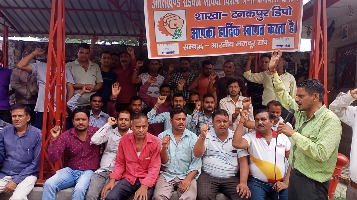 Protest by Roadways bus Union