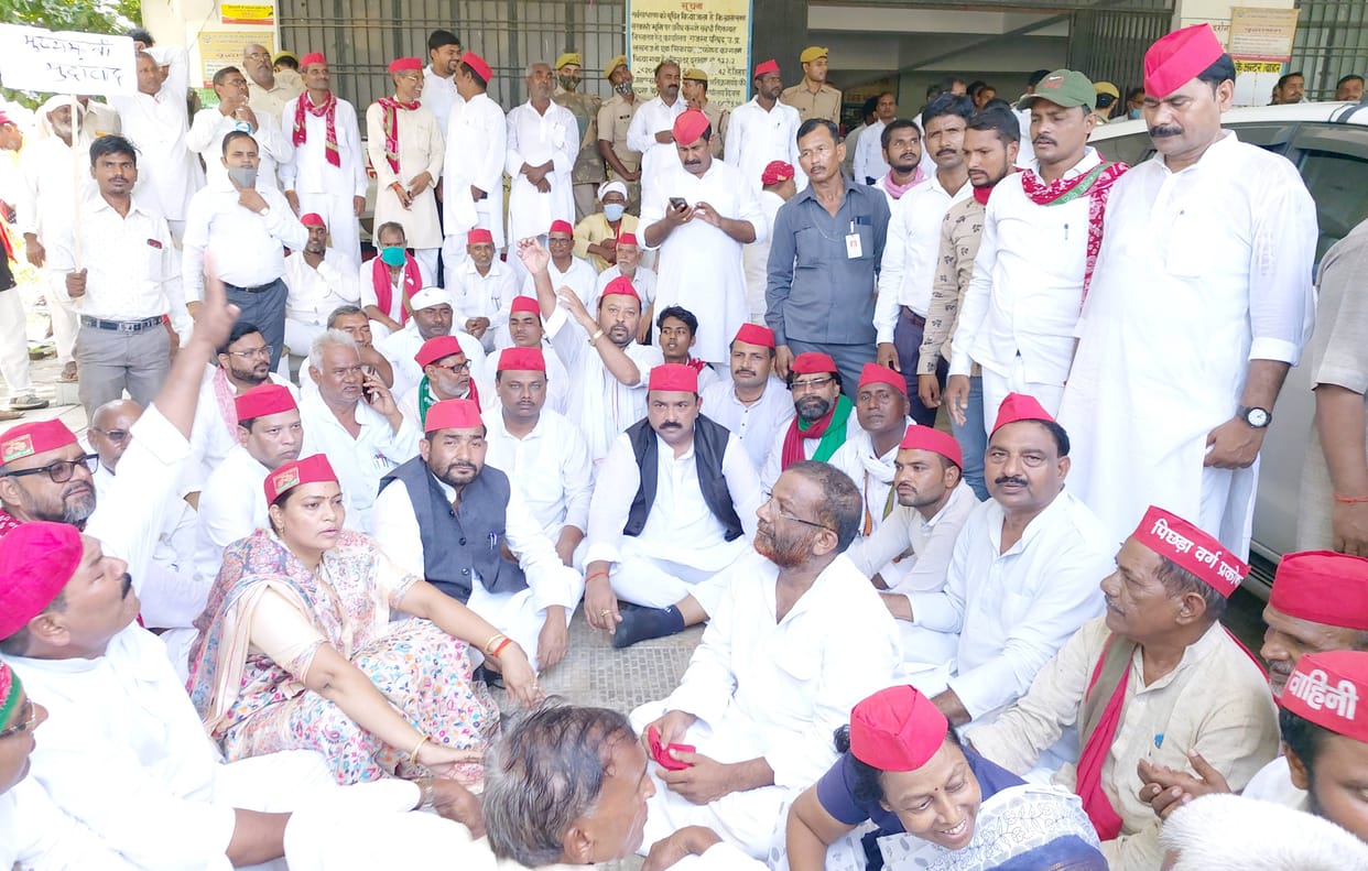 Opposition on the road regarding Lakhimpur incident