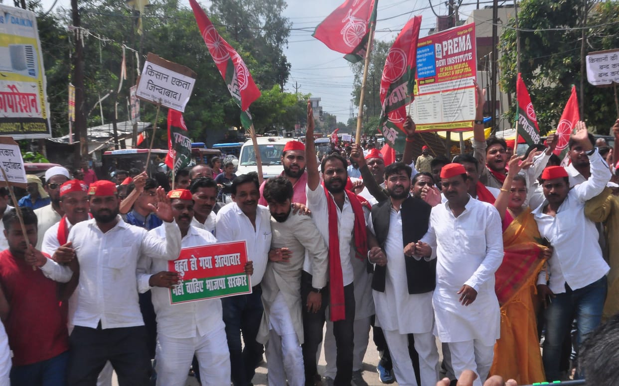 Agitated over Akhilesh's arrest, Sapai came on the road, jammed