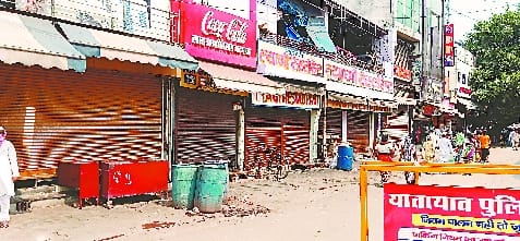 If the rumors spread, the shopkeepers ran away after closing the market.
