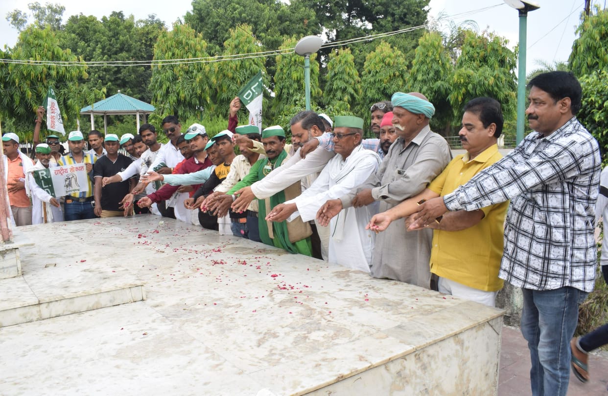 gives tribute to farmer