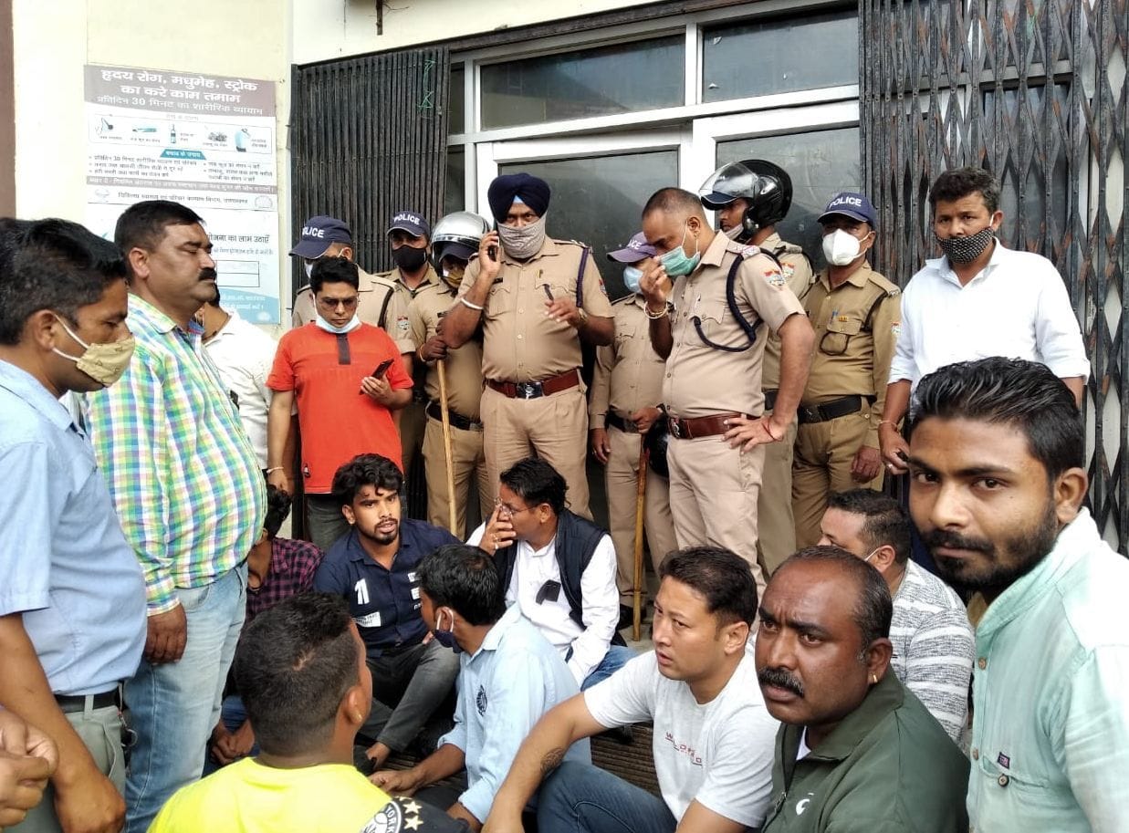 people protest against doctors