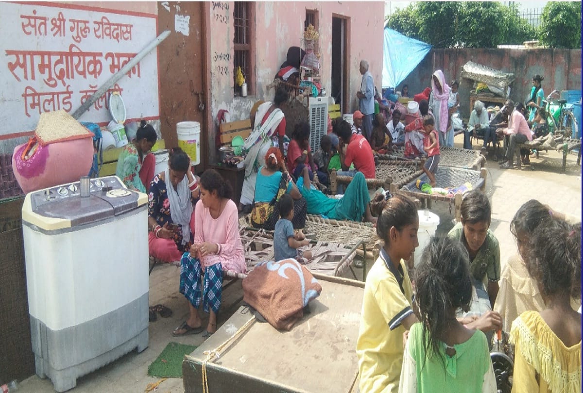 Dont break house where will we go Railway bulldozer broke 240 houses police chased after protesting
