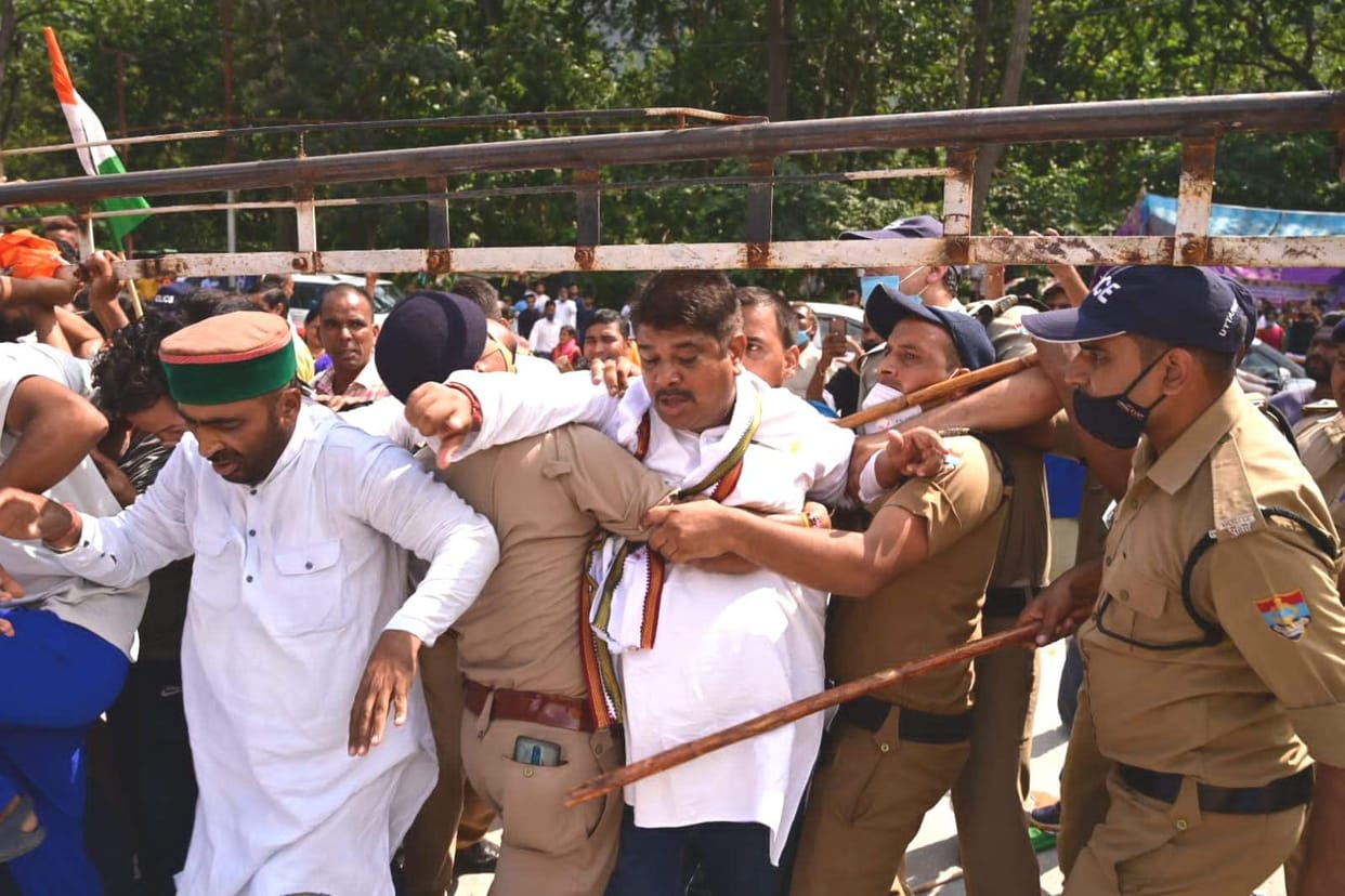 Congress protest outside rail project in Vyasi