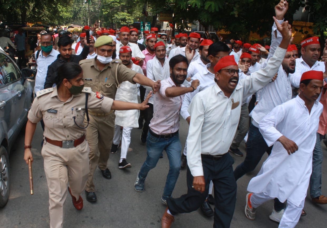 Spaniards jammed the Yellow Kothi, got entangled with the police too