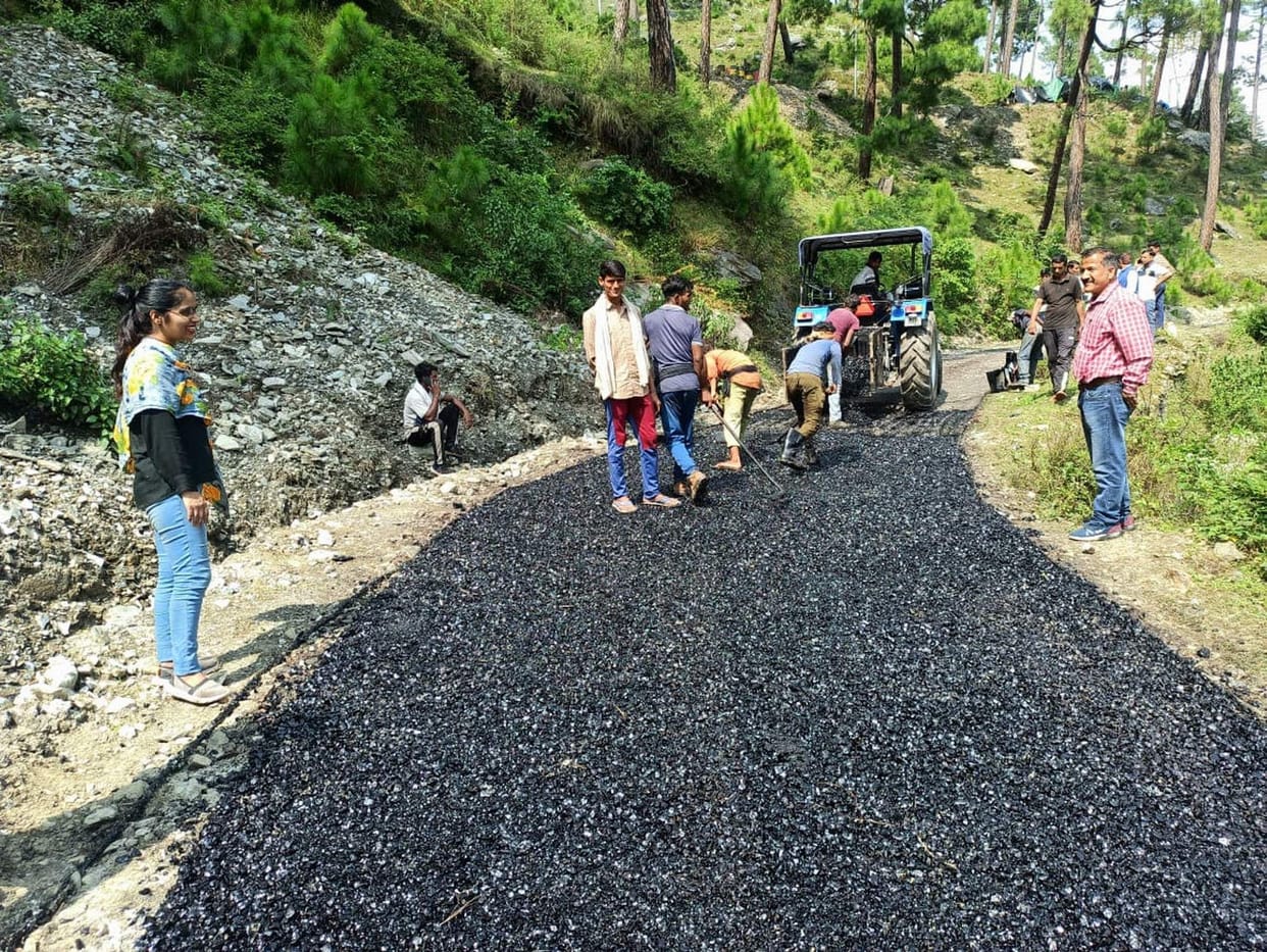 Villagers protested against substandard asphaltization