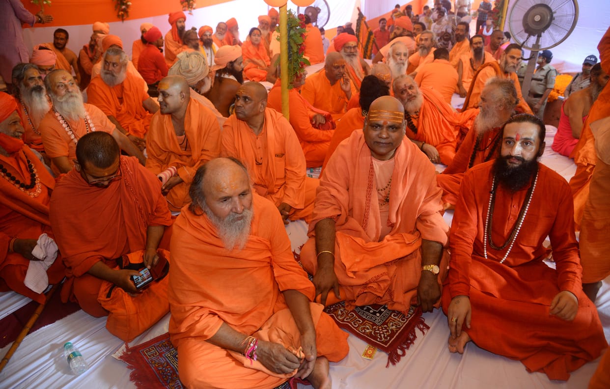The split between the saints came to the fore on the Shodashi rites, three recluse akhadas created distance