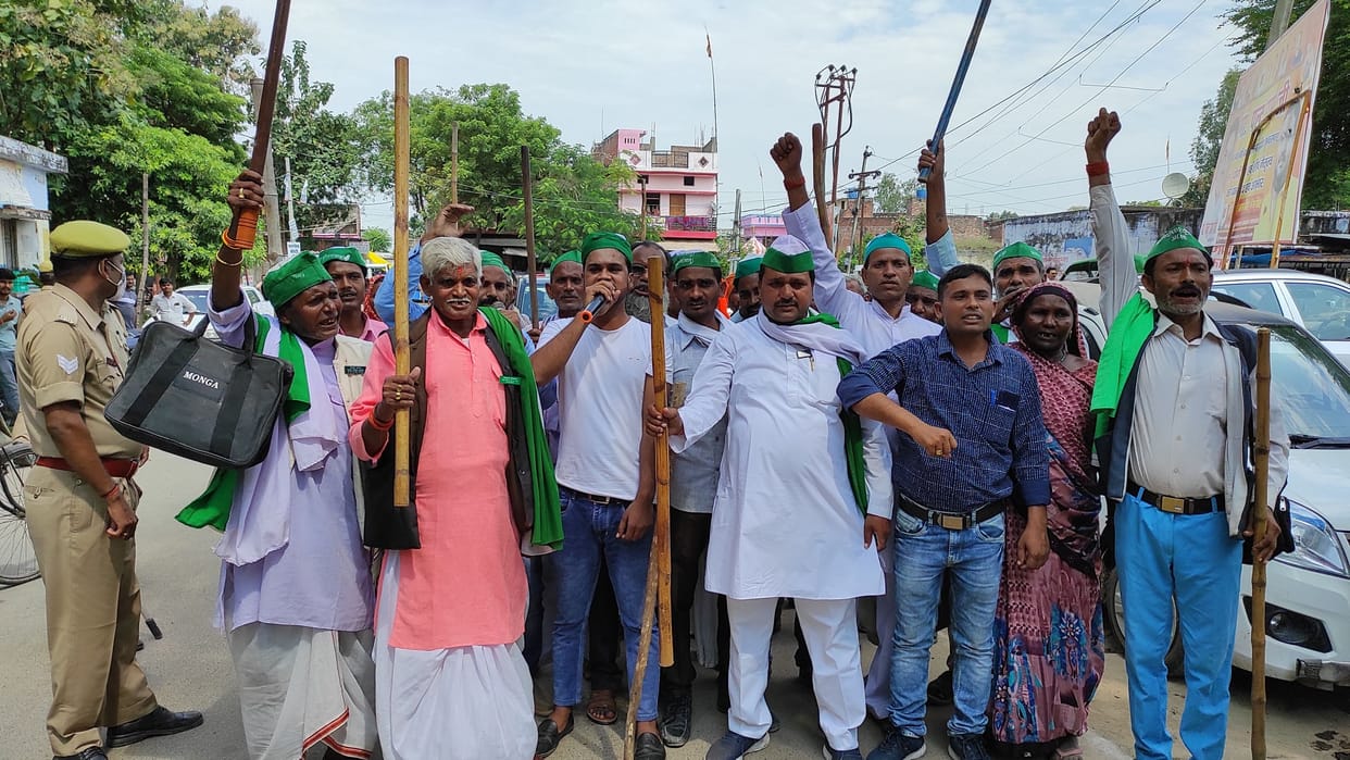 Farmers created a ruckus at the collectorate gate