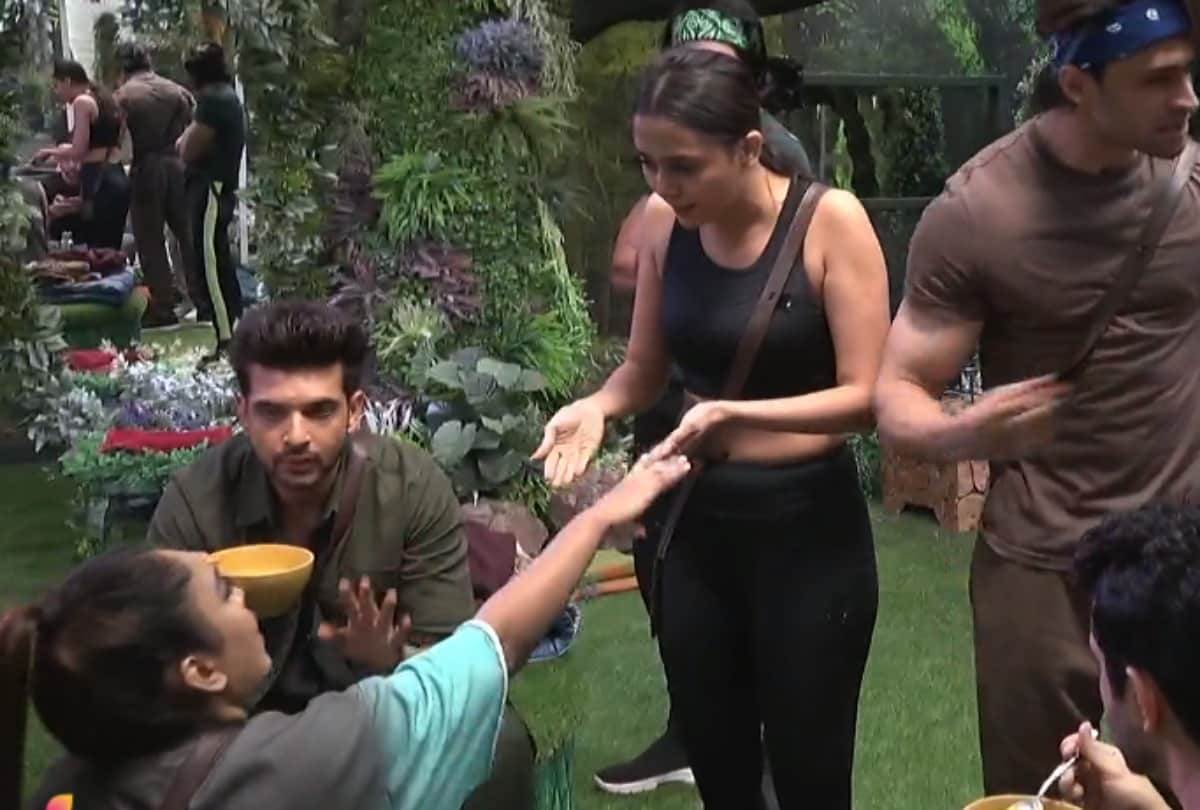 Bigg Boss 15 Afsana Khan and Tejasswi Prakash fight over akasa singh shirt incident know details