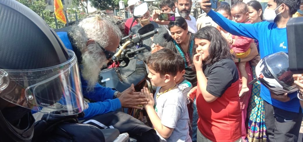Sadhguru Jaggi Vasudev reached Badrinath by motor cycle