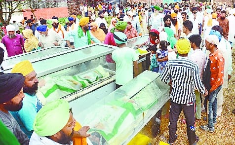 Kheri: Crowd gathered to pay tribute to farmers