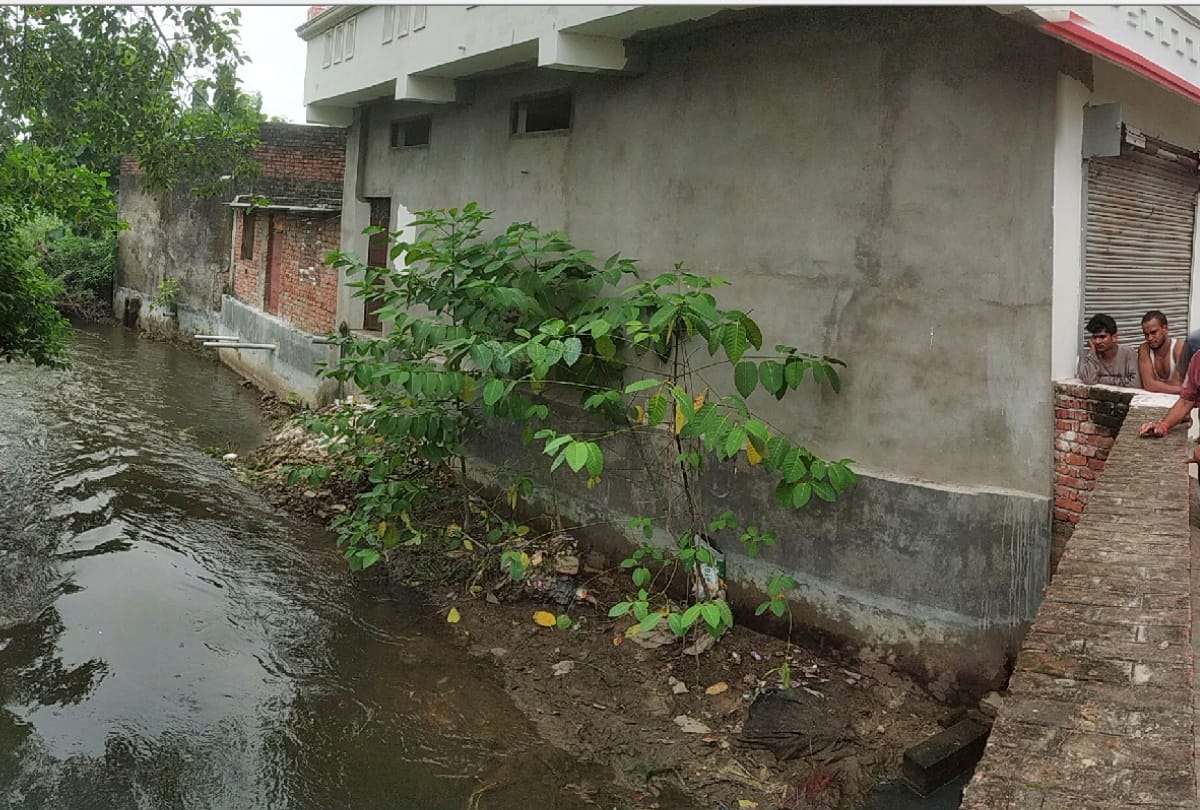 Six km long drain could not be built in eight years