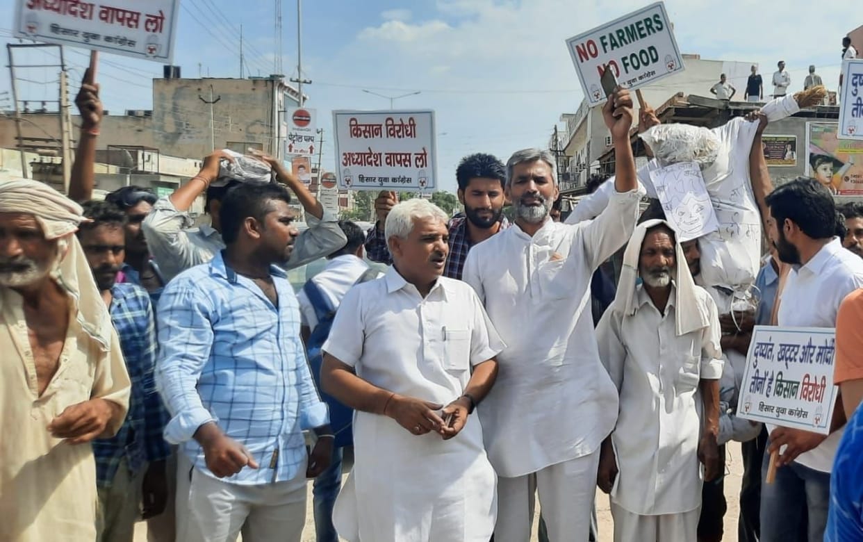 Congressmen burnt effigies of CM, PM and Yogi
