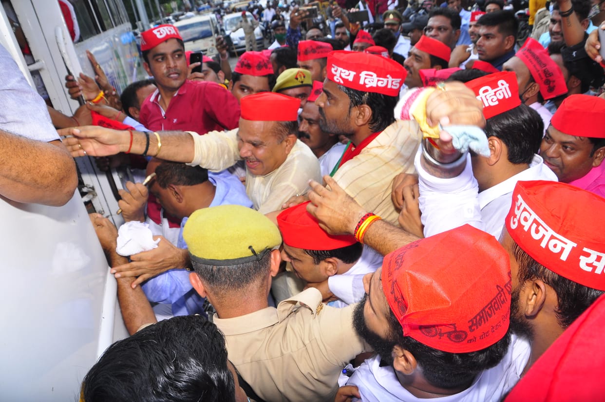 The incident of Lakhimpur Kheri also boils in Jhansi, leaders took to the streets