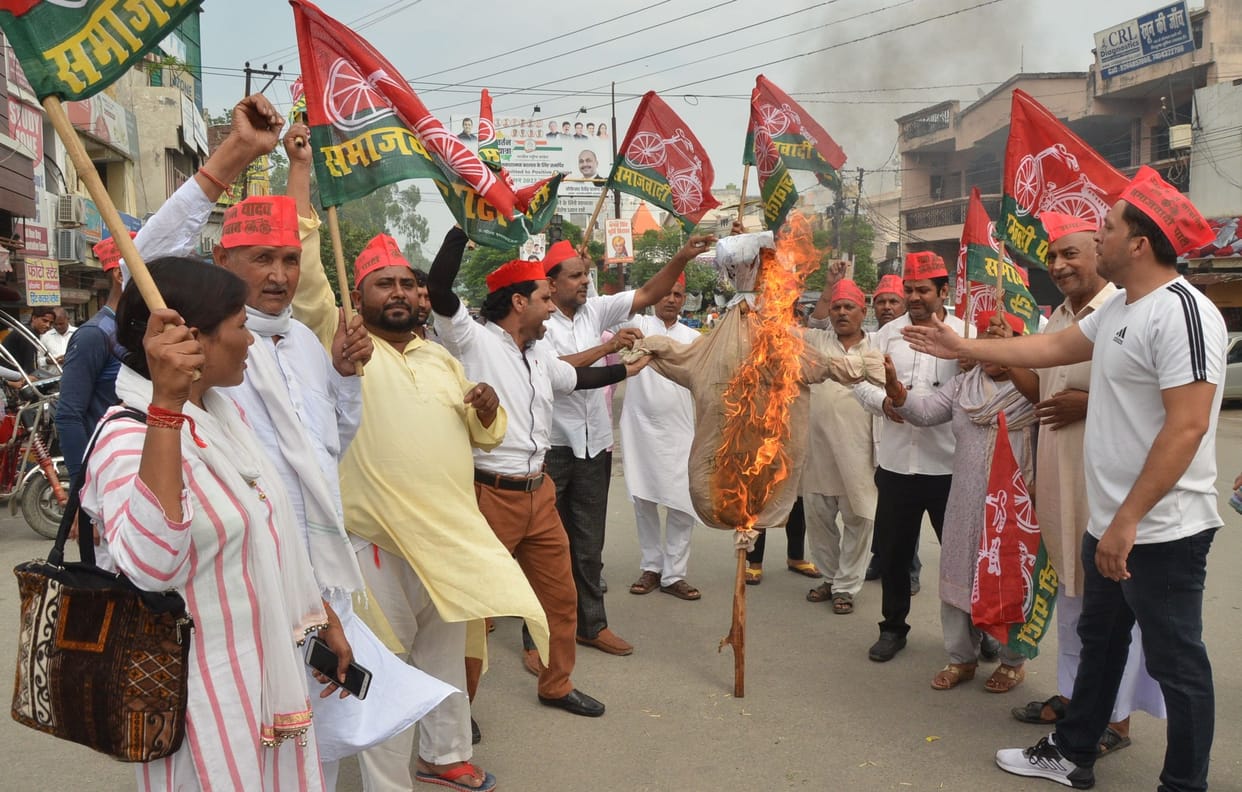 Government's effigy burnt in protest against Lakhimpur incident
