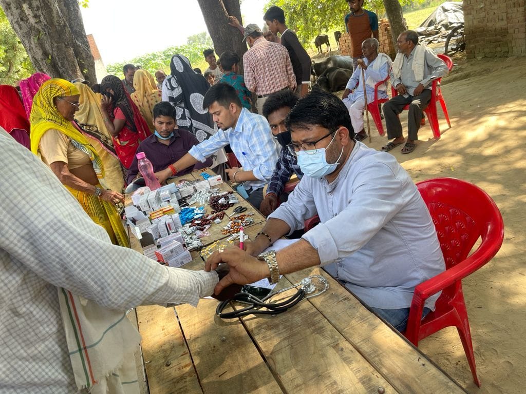 Hathras: Health department team examined 222 patients in the camp