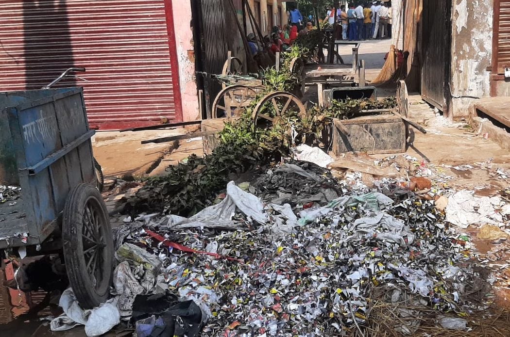 garbage on palika gate, safai worker on strike