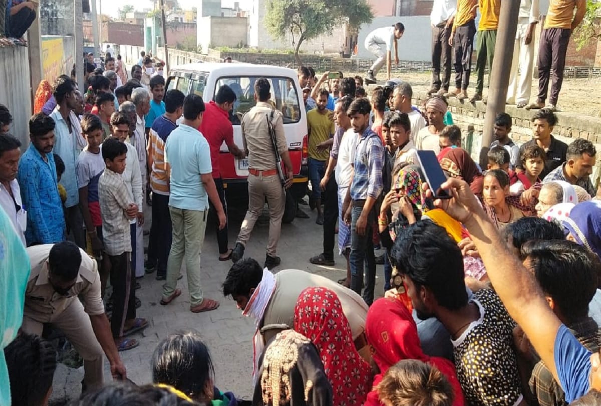 deadbody of a minor girl missing since three days found near her house in Aligarh