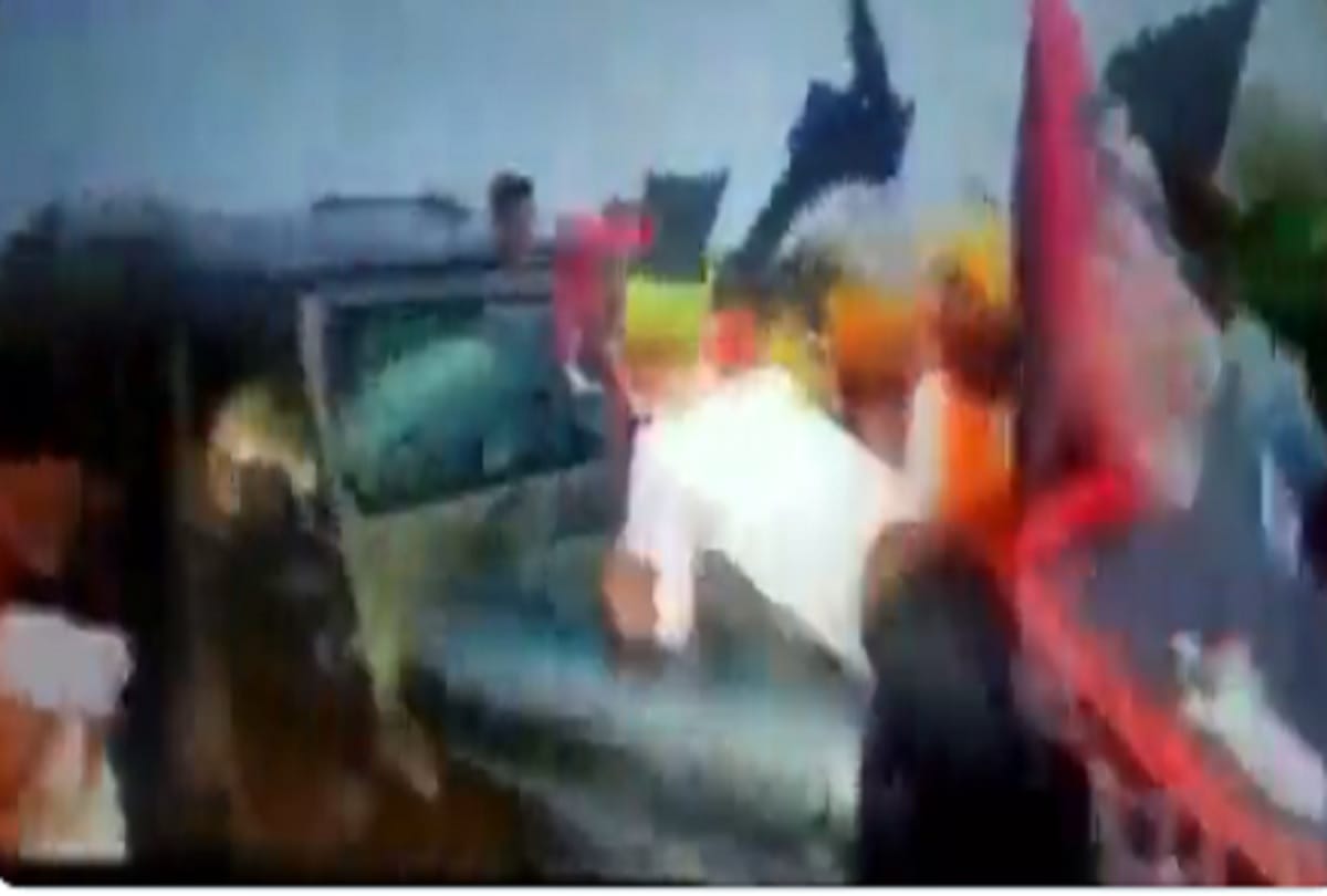 congress aap and other leaders shares video of car running over farmers in lakhimpur kheri