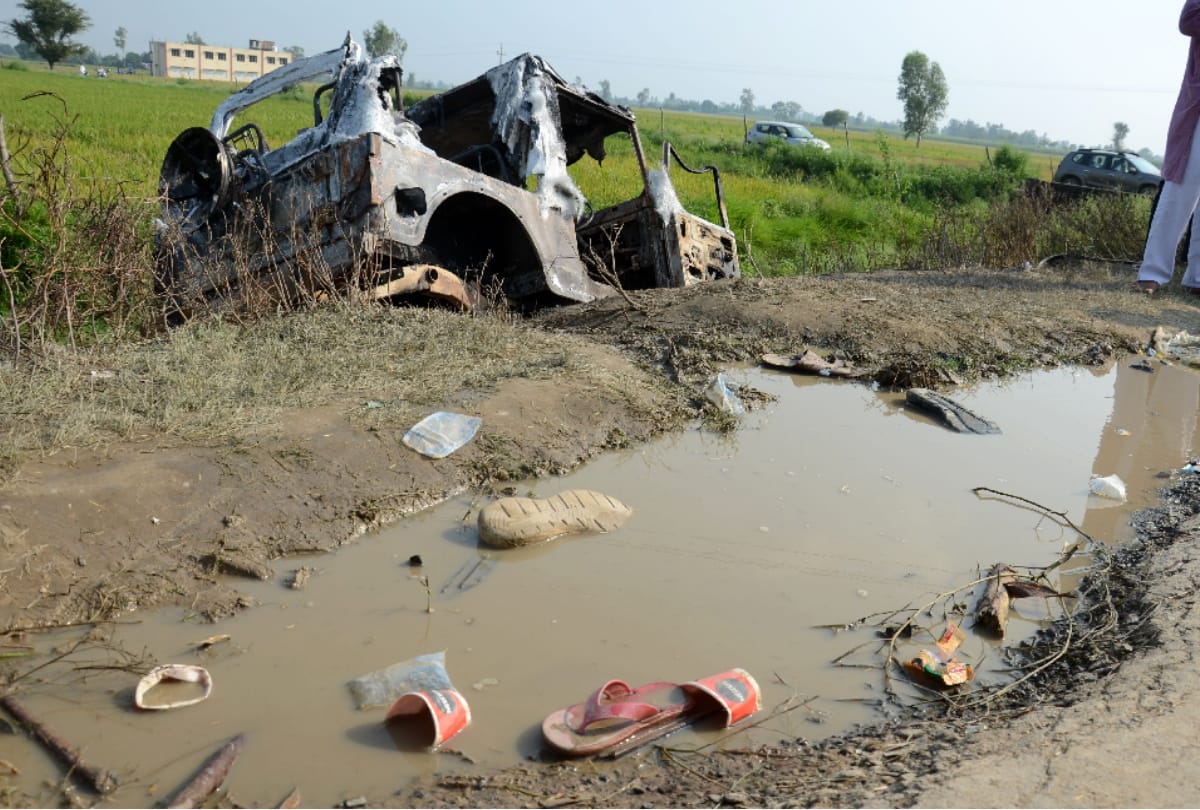 Lakhimpur Kheri Violence News Update: Slippers were scattered on the roads, the crop was broken