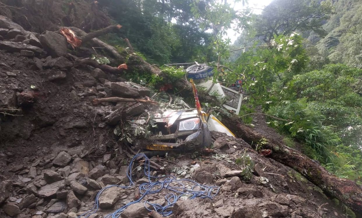 Hill fell on jeep, three police personnel and driver narrowly survived